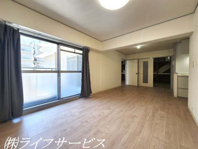 【居間・リビング】 | エバーグリーン淀川２号館 | 室内改装済につきすぐにお住まい頂けます！ペットと一緒に暮らせるマンションです！