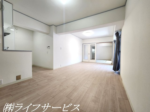 【居間・リビング】 | エバーグリーン淀川２号館 | LDK14.1帖
