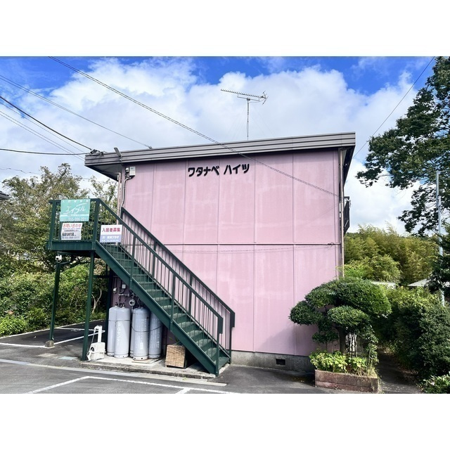 ワタナベハイツのエントランス