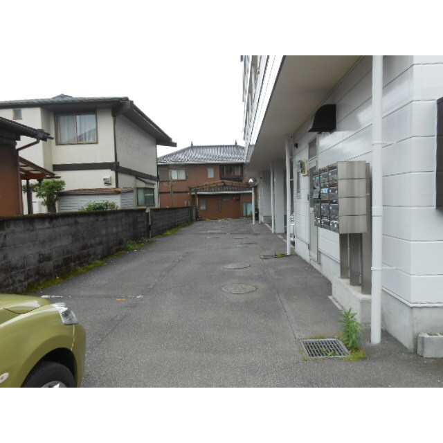 アビタシオン富士岡の駐車場