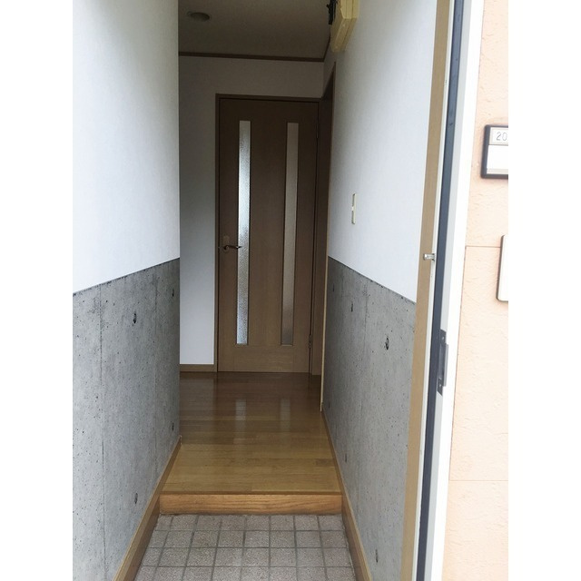 御殿場市印野のアパートの玄関