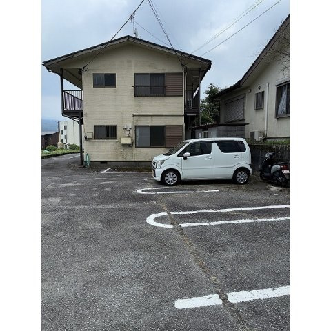 カトレアハイツの駐車場