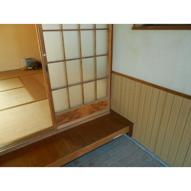 長田文明戸建の玄関