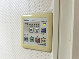 暖房機能があるため、冬場でも温かい浴室で入浴でき、乾燥機能があるため、水気を素早く取り除けます。また、換気機能があるため、湿気を素早く排出してカビや雑菌の発生を防ぐことができます。