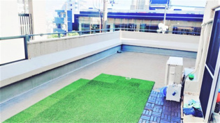 広々としたルーフバルコニー付き