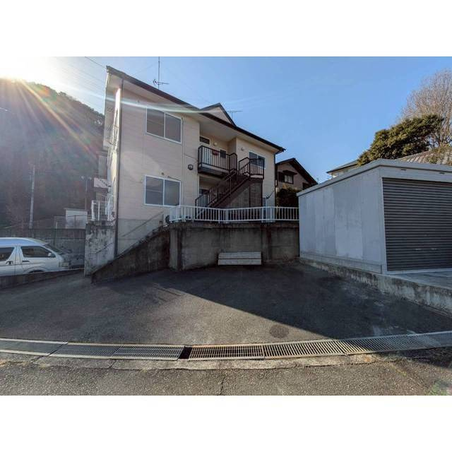アジュール２の駐車場
