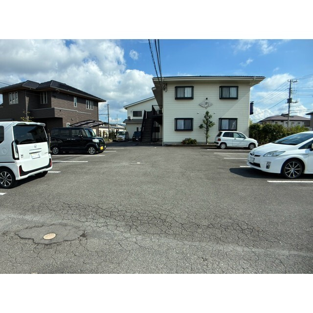 Ｓｅｅｄ　Ｌｅａｆ　Ｍ’ｓの駐車場