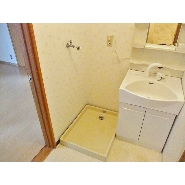 ホーム柏谷　Ⅱの洗面所|洗濯機置き場