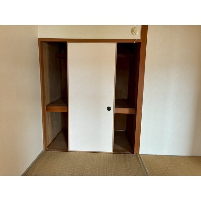 土屋マンションの収納
