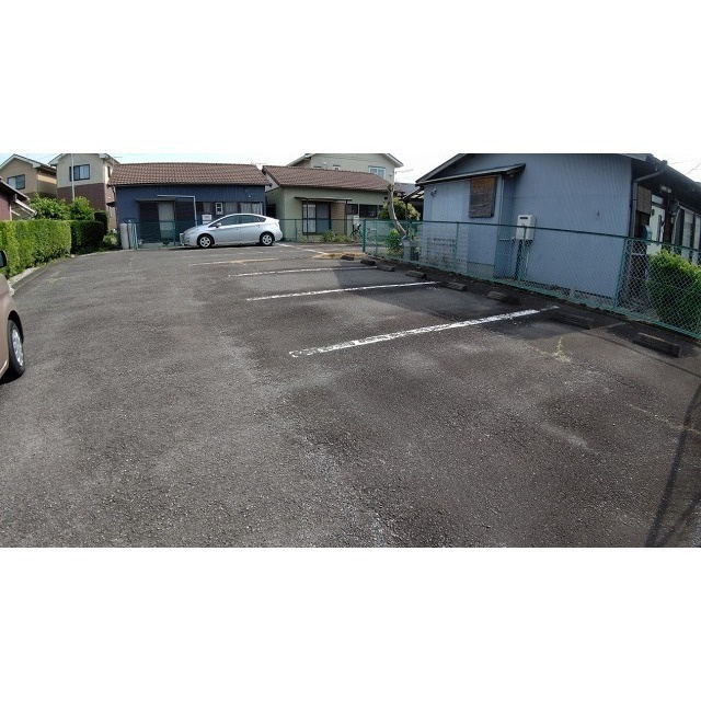 相原借家の駐車場