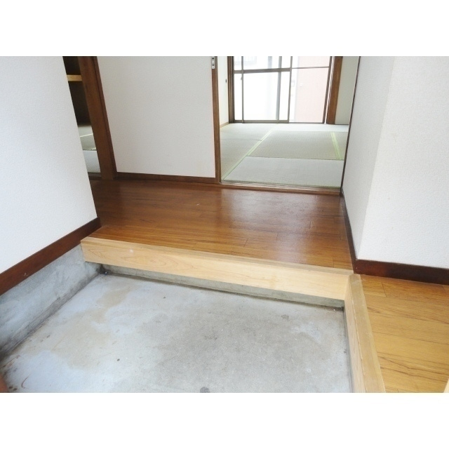 菊地貸家の玄関