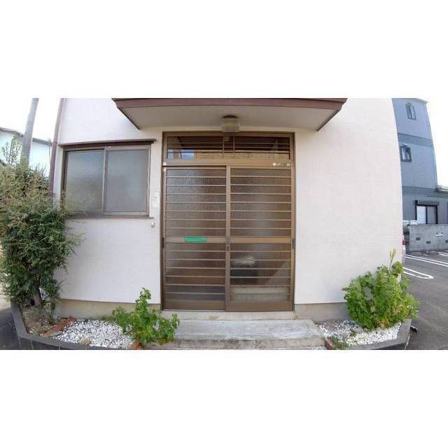 原一戸建の玄関