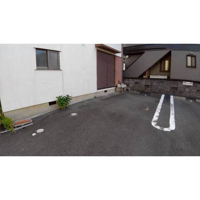 原一戸建の駐車場
