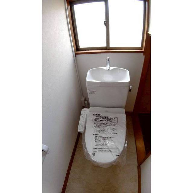 原一戸建のトイレ