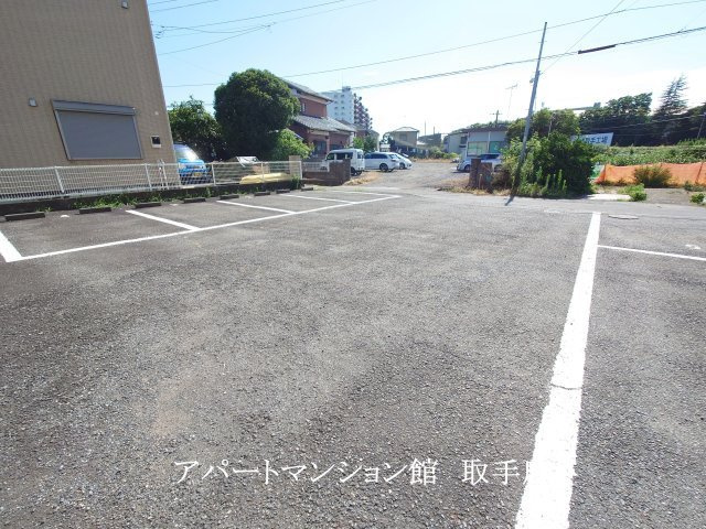 フレグランス井野の駐車場