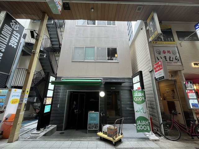 大阪市北区堂山町の店舗一部の外観