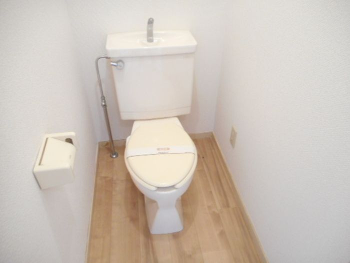フロントアイランドハイツのトイレ|他部屋参考写真