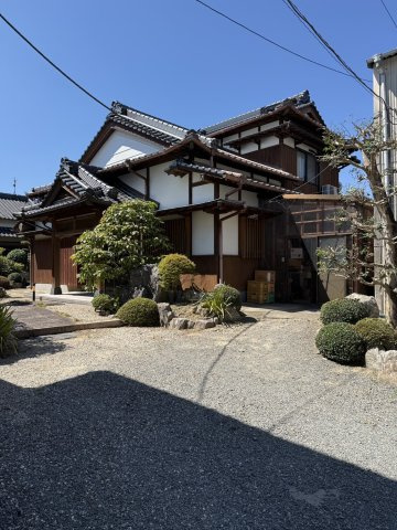 田主丸町菅原 3棟まとめて（倉庫、車庫、中古戸建）の外観|倉庫・車庫付き建物とは別に、木造瓦葺2階建ての居住もあります。