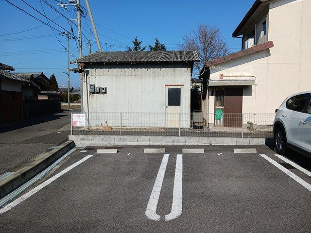 プラシードⅡの駐車場
