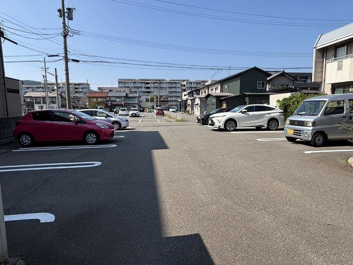 Confort Shigino(コンフォール シギノ)の駐車場