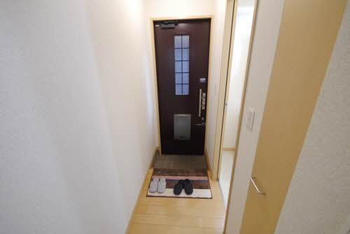 熊本市中央区新屋敷２丁目のアパートの玄関