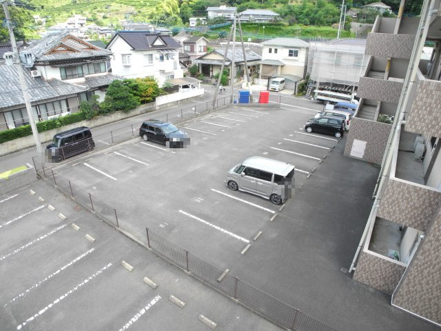 柳原マンションⅡの駐車場