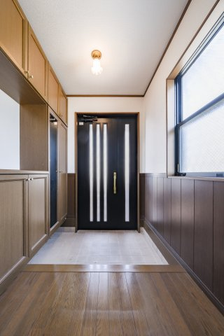 岐阜市東島三丁目戸建の玄関