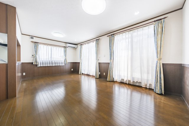 岐阜市東島三丁目戸建の居間・リビング