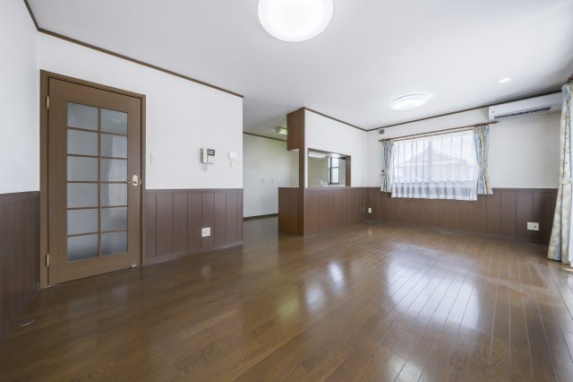 岐阜市東島三丁目戸建の居間・リビング