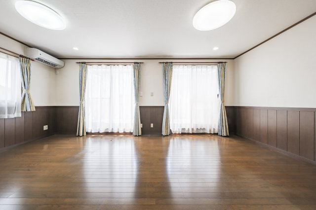 岐阜市東島三丁目戸建の居間・リビング
