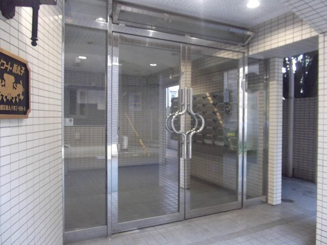 スカイコート新丸子のエントランス