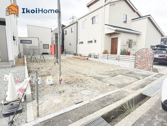 明石市二見町西二見　全7棟　5号棟　新築戸建の駐車場|●年中無休：当日予約可●駐車スペース並列２台可能です！前面道路とはフラットです！