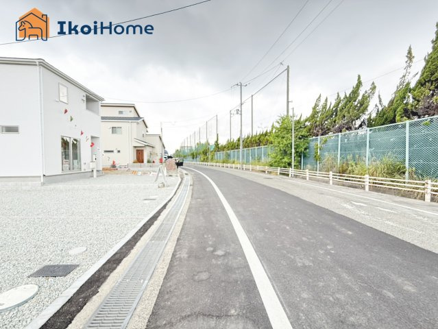 明石市二見町西二見　全7棟　5号棟　新築戸建の前面道路含む現地写真|
●年中無休：当日予約可●前面道路は１～5号棟までは西向き！6・７号棟は南東向きです！
