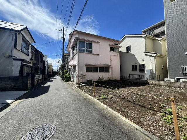 練馬区春日町2丁目　ZEH水準　省エネ新築戸建の前面道路含む現地写真|2026年8月下旬撮影