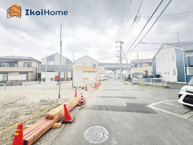 明石市二見町西二見　全7棟　7号棟　新築戸建の前面道路含む現地写真|●年中無休：当日予約可●前面道路は１～5号棟までは西向き！6・７号棟は南東向きです！
