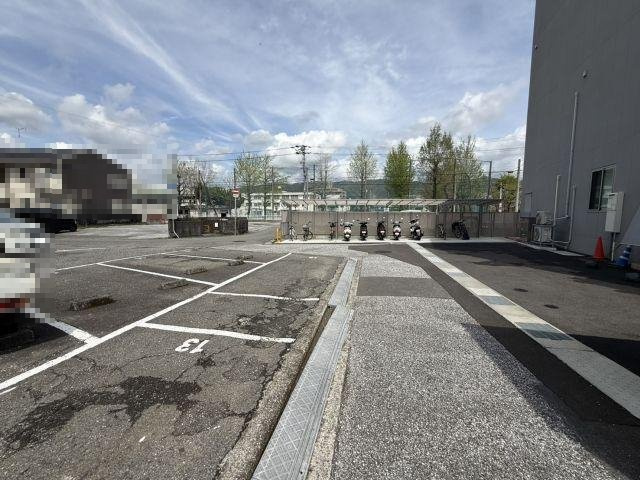高知市愛宕町2丁目　中古戸建ての前面道路含む現地写真