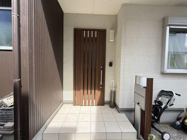 高知市愛宕町2丁目　中古戸建ての玄関