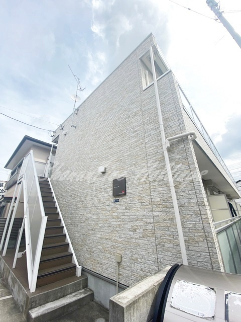 藤沢市本鵠沼３丁目のアパートのエントランス