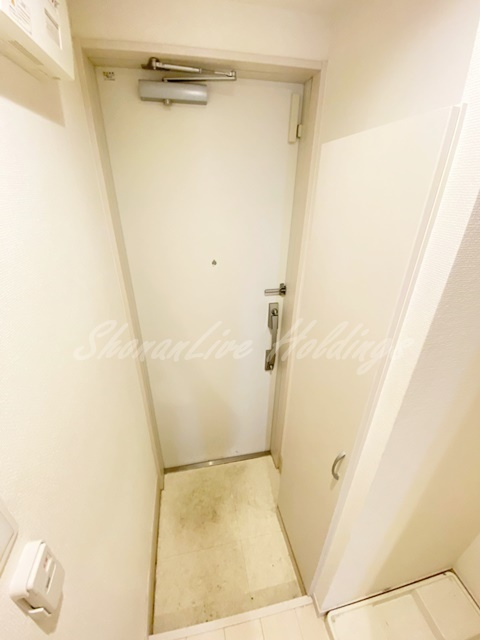 藤沢市本町３丁目のアパートの玄関
