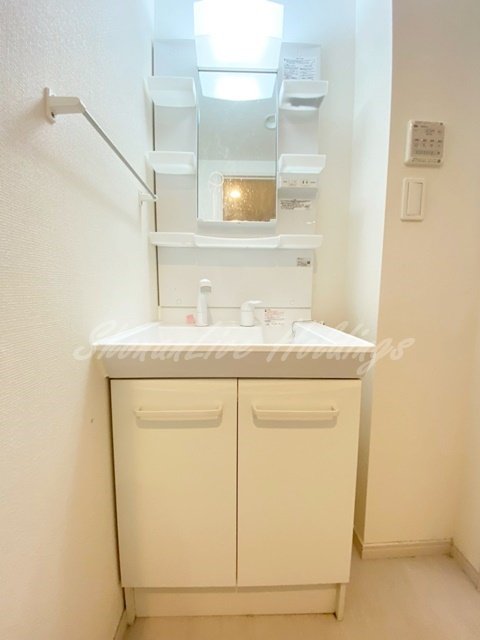 藤沢市本町３丁目のアパートの洗面所