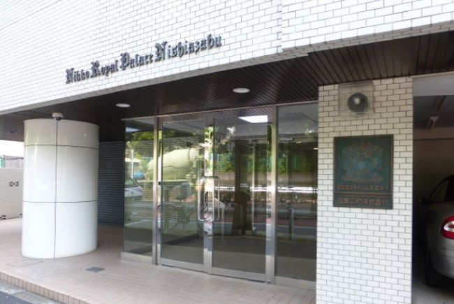 日興ロイヤルパレス西麻布のエントランス|建物の内部です