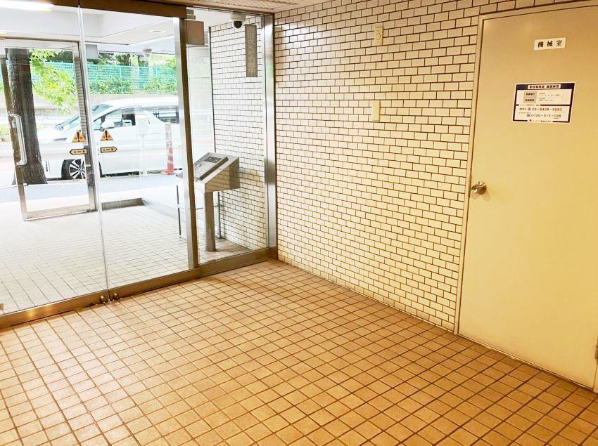 日興ロイヤルパレス西麻布のロビー|落ち着いたロビーです