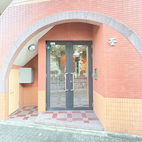 葵ビルのロビー