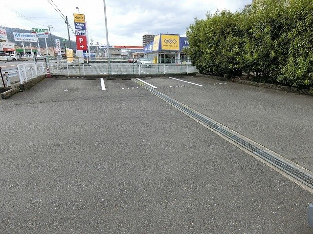 ウイングＡの駐車場