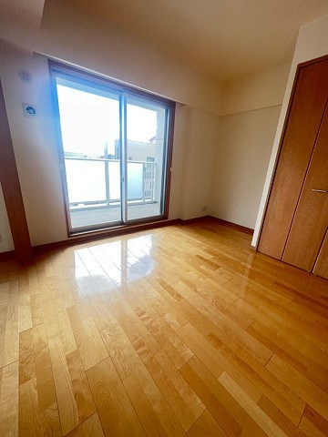 尼崎市大西町３丁目の賃貸マンションの居間・リビング