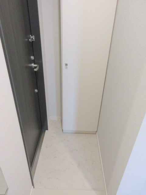 グランディール新子安の玄関