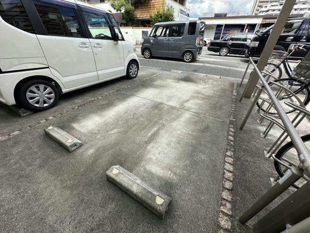 メゾン北条口 の駐車場