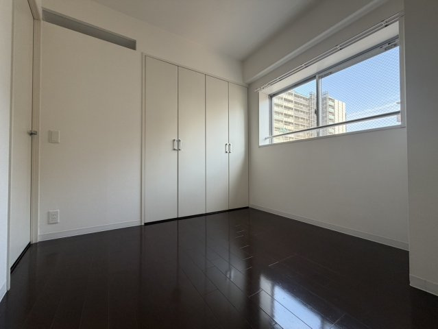 URBAN FLATS中之島の洋室