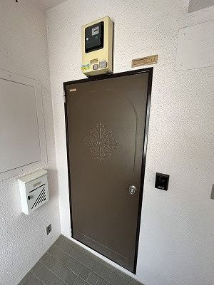 東山マンションの玄関