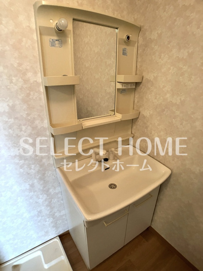 【独立洗面台】 | グランドコーポ甲子園 | 独立洗面台で身支度をすべて済ませてしまいましょう